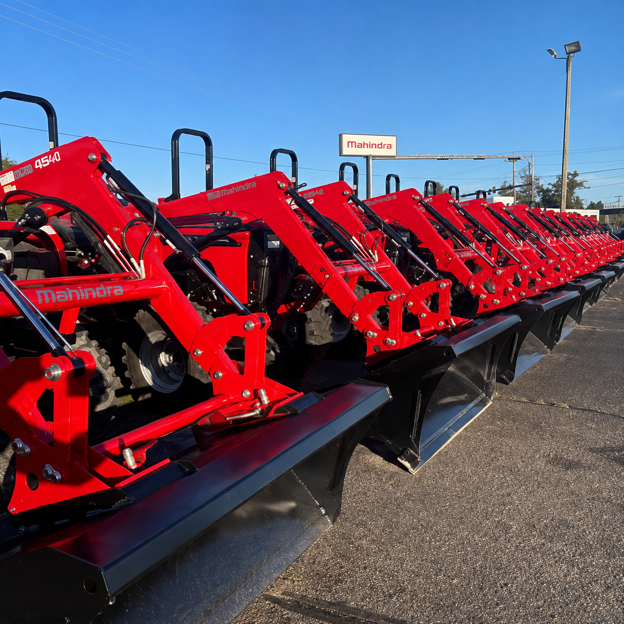 COMPACT TRACTORS